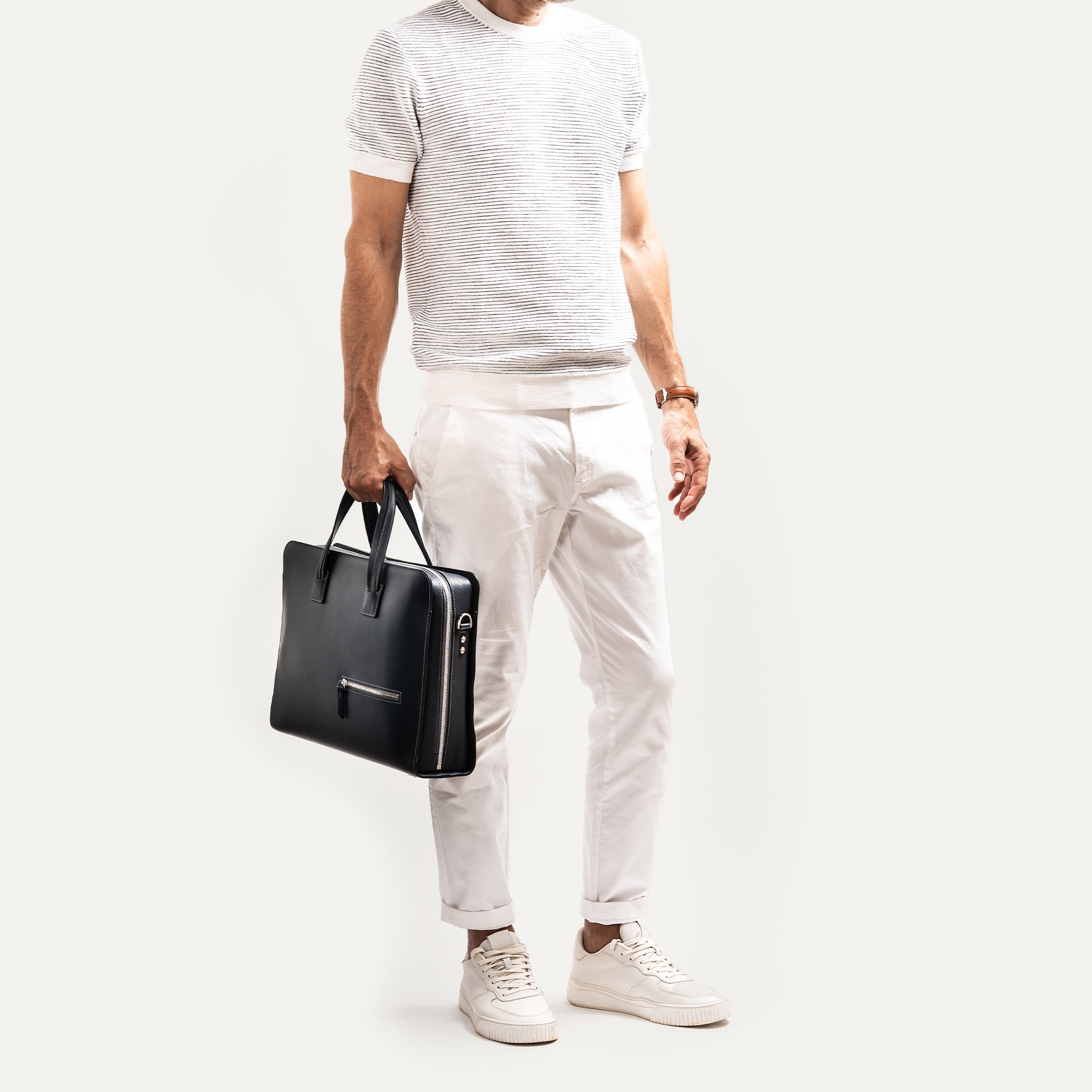 Briefcase en cuir raffiné pensé par lundi.