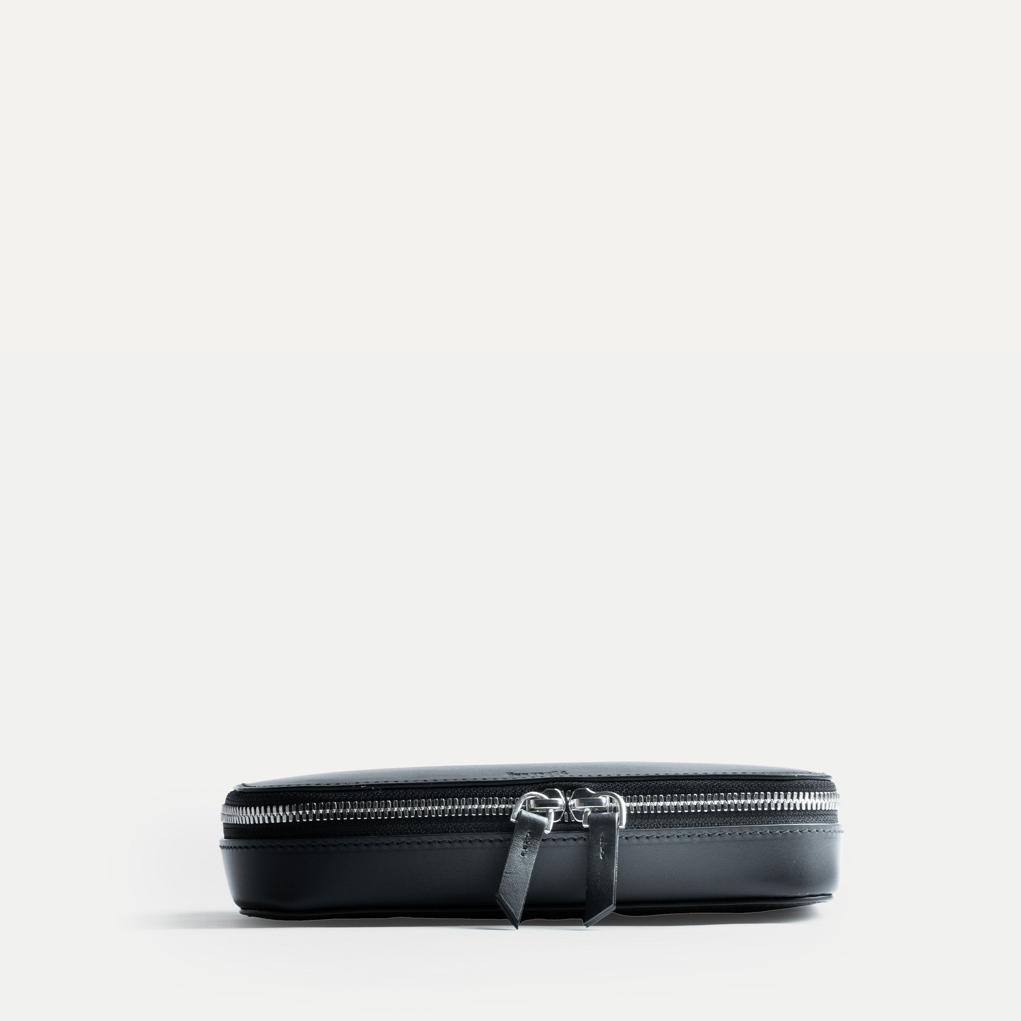 Trousse de toilette homme compacte.