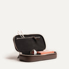 Trousse de toilette pour homme idéal pour ranger ses accessoires de toilette avec élégance.