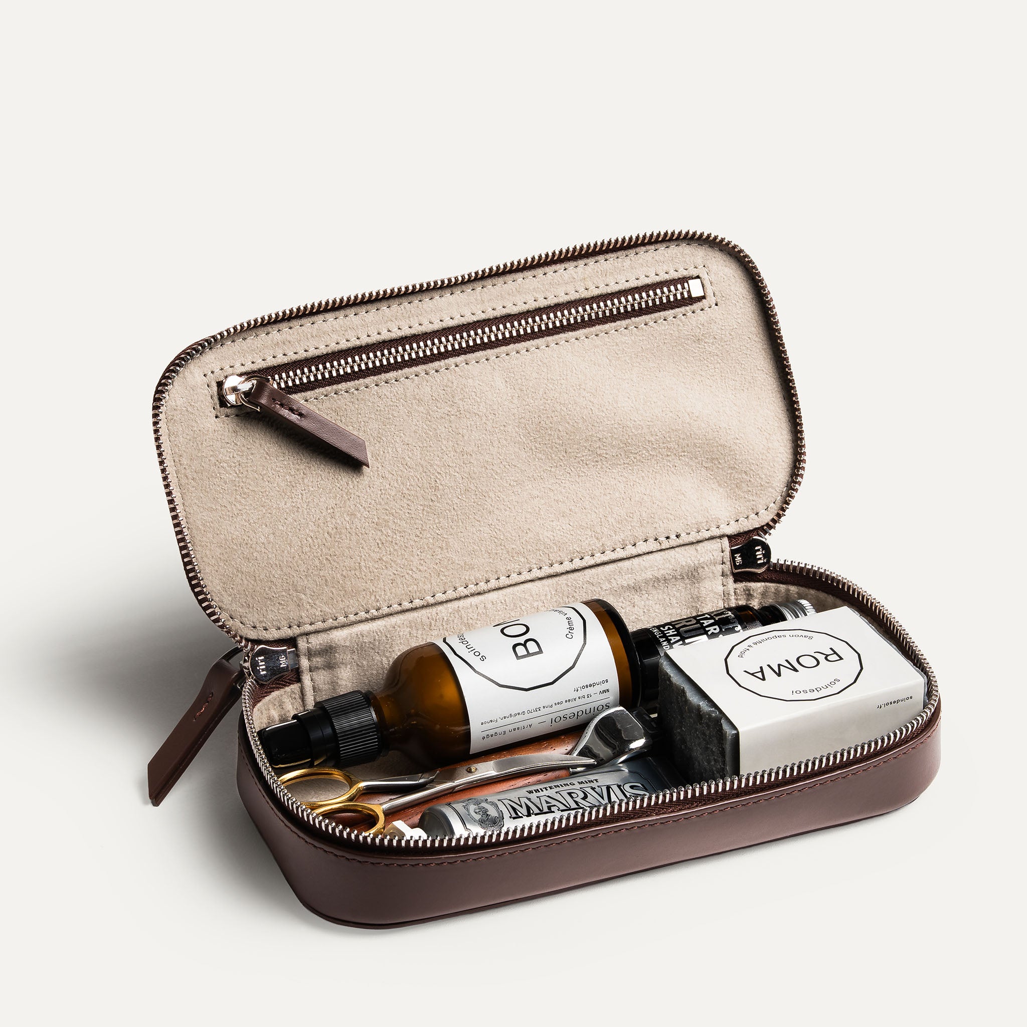 Trousse de toilette pour homme idéal pour ranger ses accessoires de toilette avec élégance.
