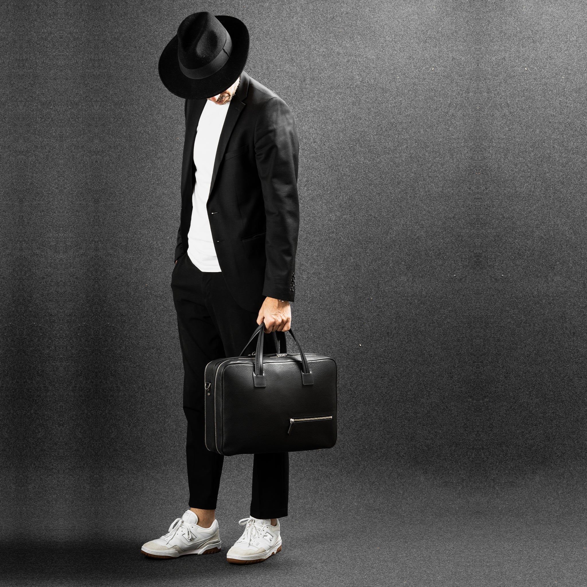Porte document TILIO II pensé par lundi pour un look raffiné et un usage ultra fonctionnel.