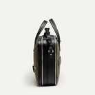Sac à bandoulière homme en cuir noir et toile kaki pensé par lundi pour être pratique et élégant.
