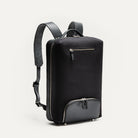 Sac à dos homme luxe en cuir et toile noire, parfait pour transporter son ordinateur avec élégance.