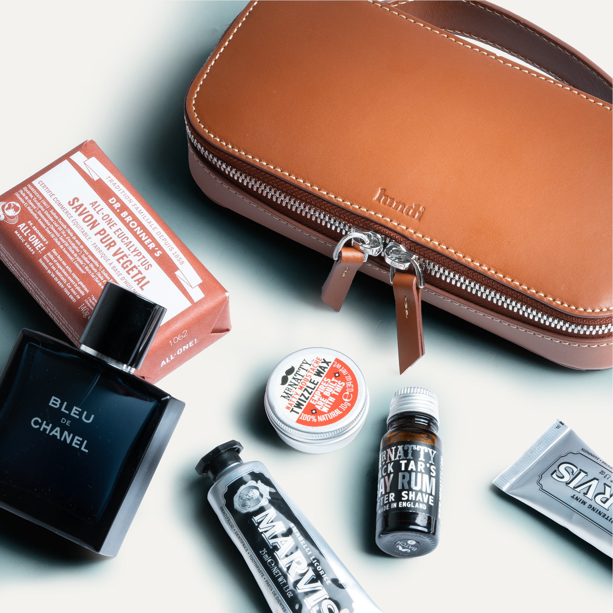 Trousse de toilette lundi en cuir cognac