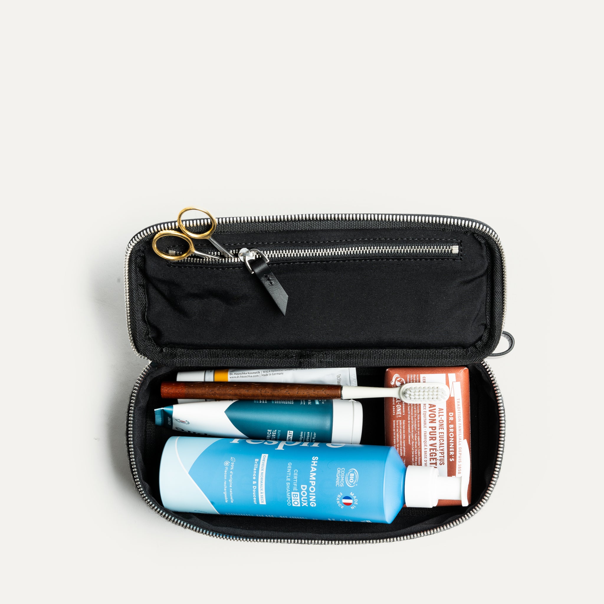trousse de toilette homme luxe pensé par lundi pour être fonctionnel et élégante