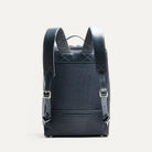 sac à dos homme en cuir, design chic et minimaliste pour un usage urbain.