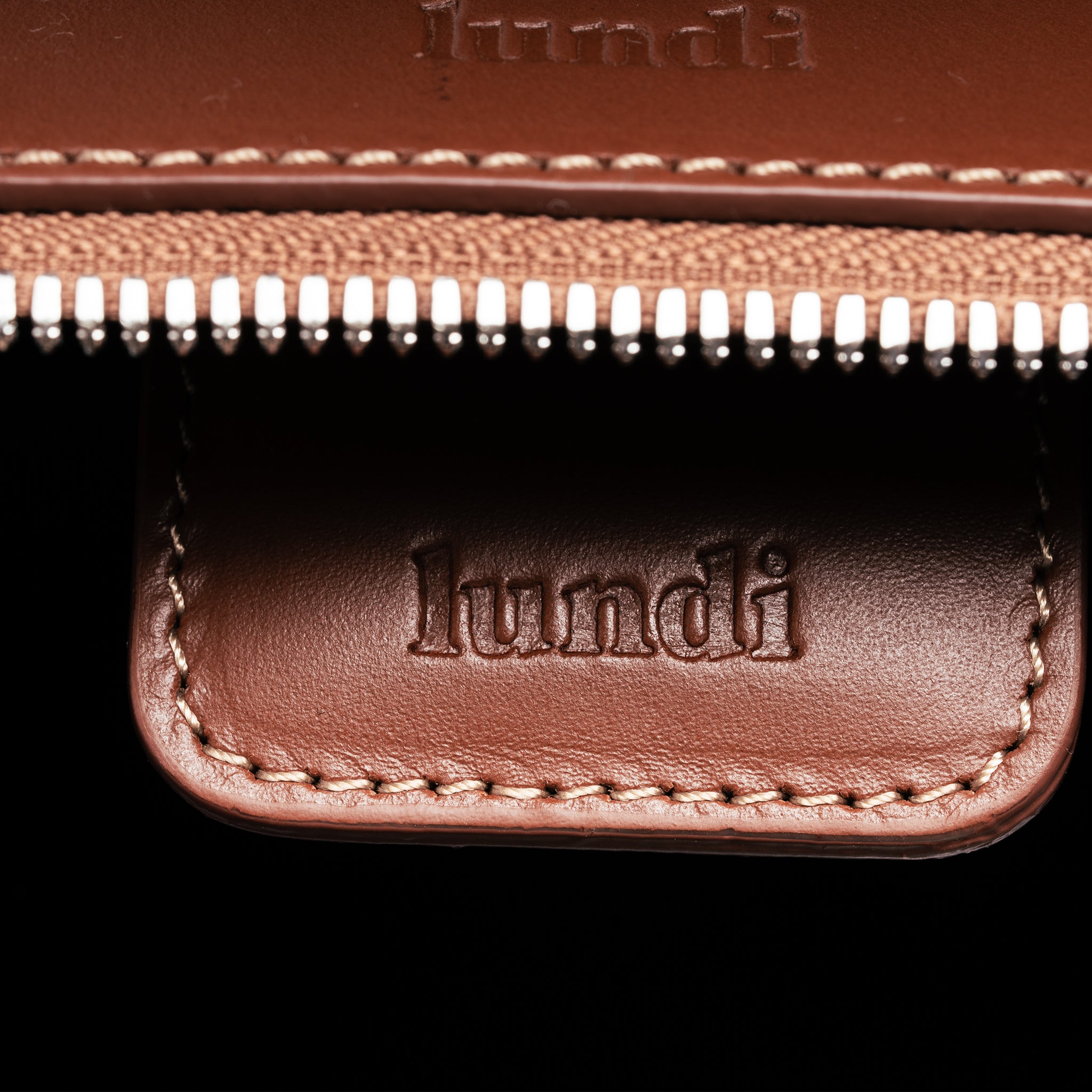 Sac à bandoulière homme signé lundi.