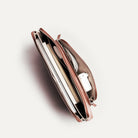 Housse ordinateur cuir noir élégante avec compartiment pour accessoires et MacBook — pochette homme ou femme.