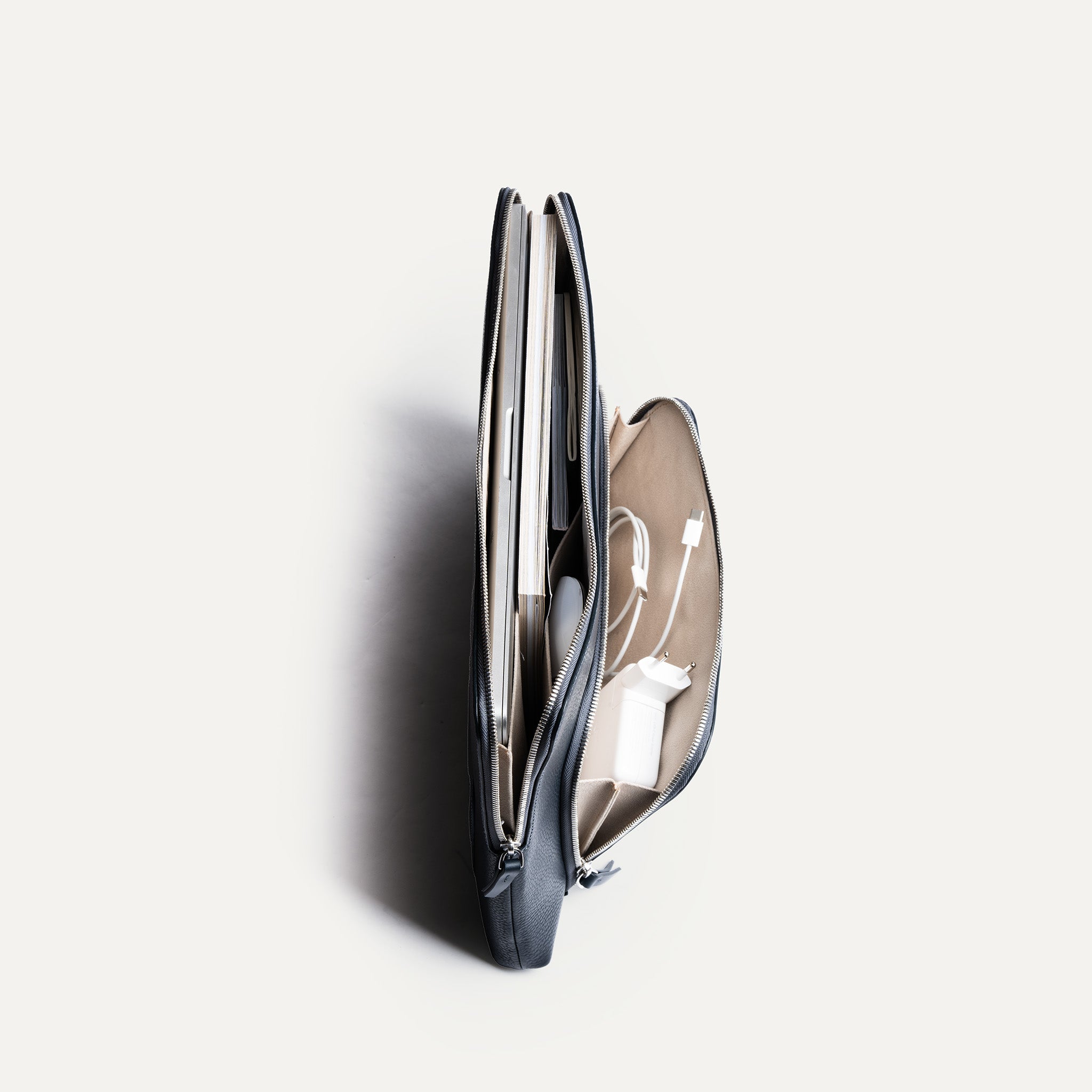 Optez pour l'élégance et la protection avec notre housse ordinateur conçue pour offrir une protection maximale.