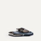 Pochette ordinateur homme dotée d'une poche supplémentaire pour vos accessoires, idéale pour transporter votre appareil et vos petits objets en toute sécurité.