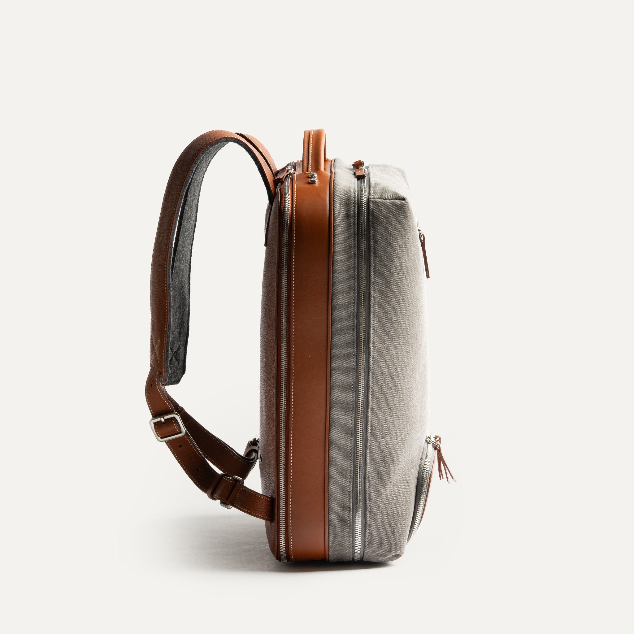 Sac à dos business bicolore avec une combinaison de toile et de cuir