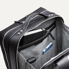 Sac à dos ordinateur cuir homme au format compact, design fin avec rangements discrets