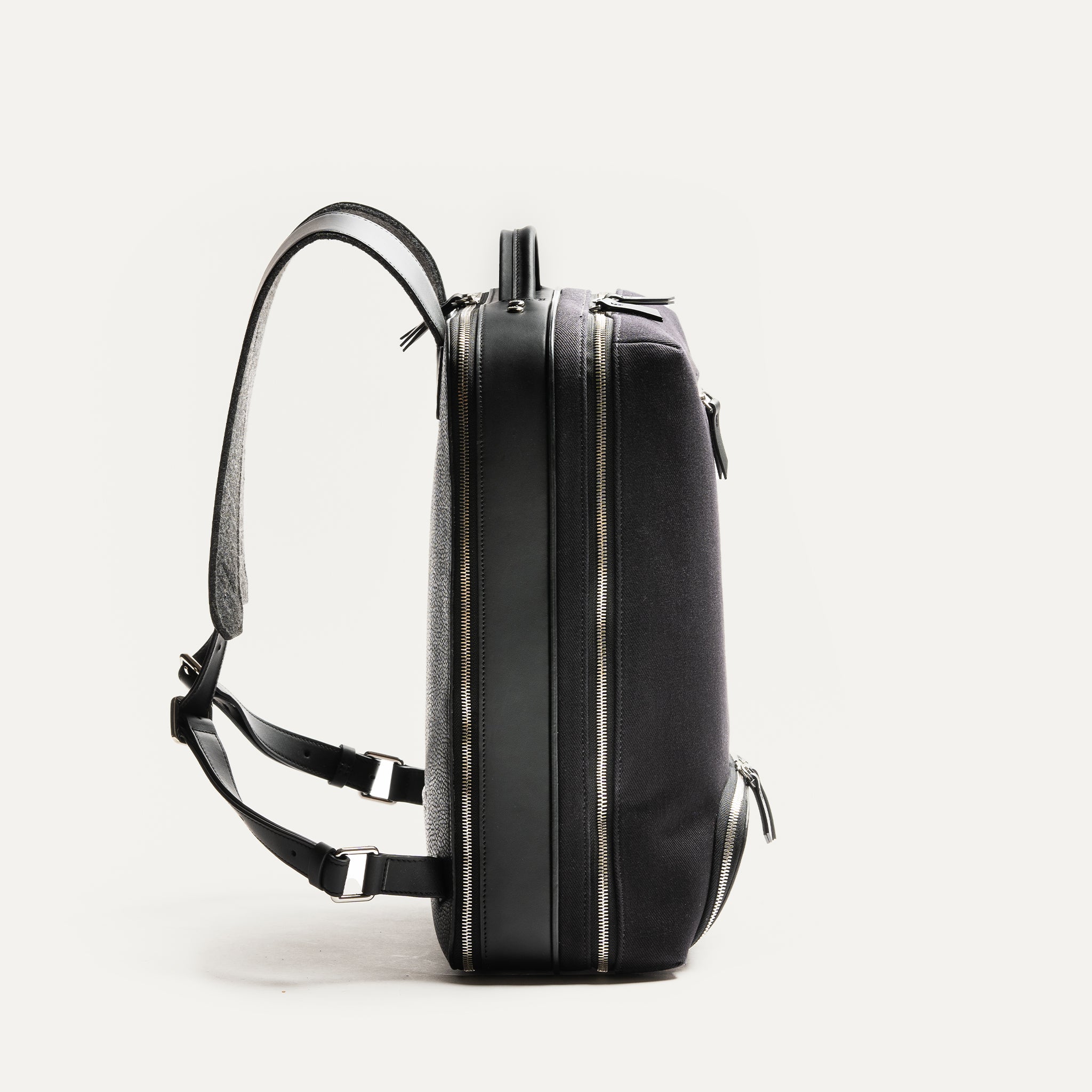 Sac à dos cabine avion 40x20x25, format fin et fonctionnel avec double compartiment