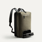 Sac à dos de voyager avec une poches dédiées pour la trousse de toilette