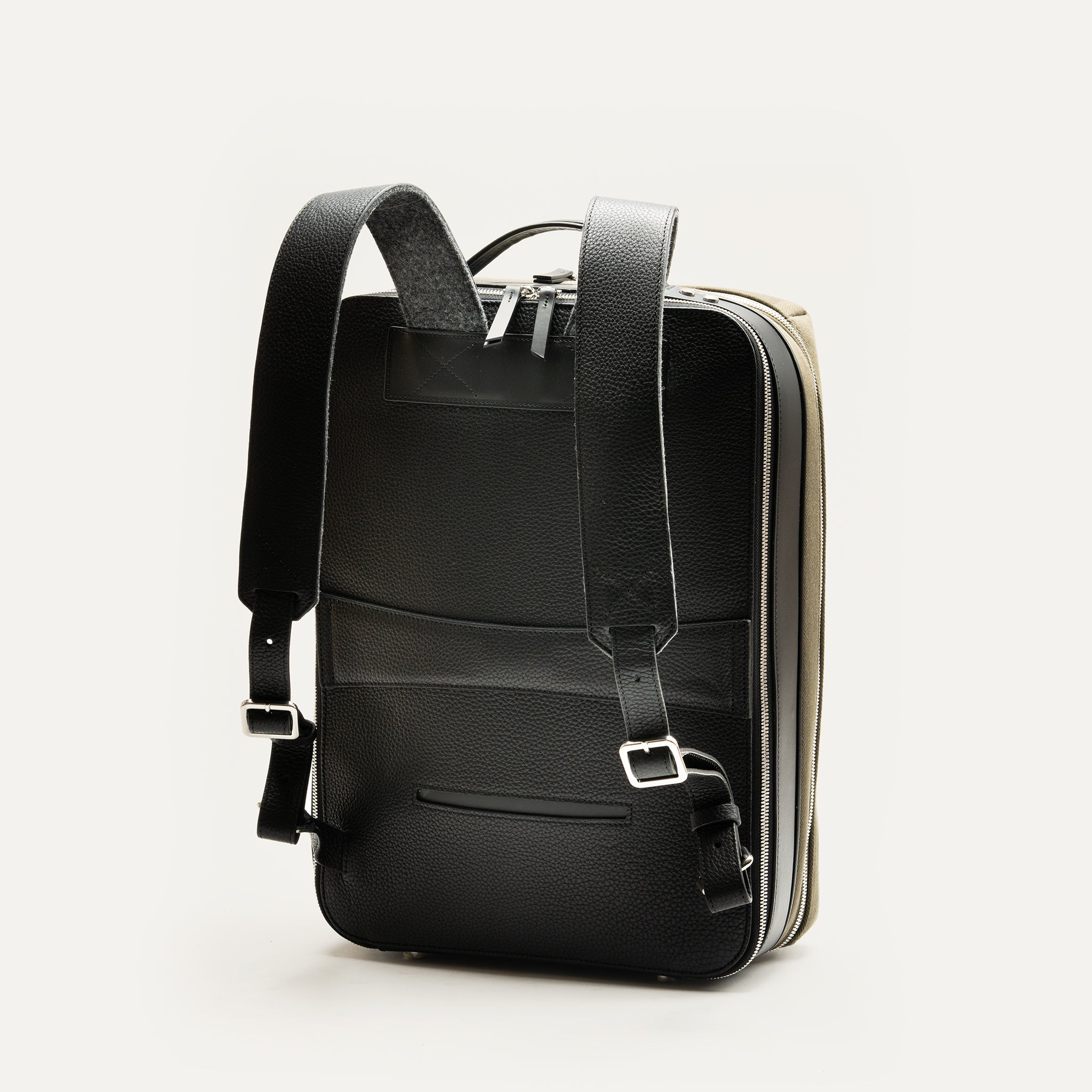 Sac à dos en cuir homme avec passant trolley intégré et poche passeport discrète à l’arrière