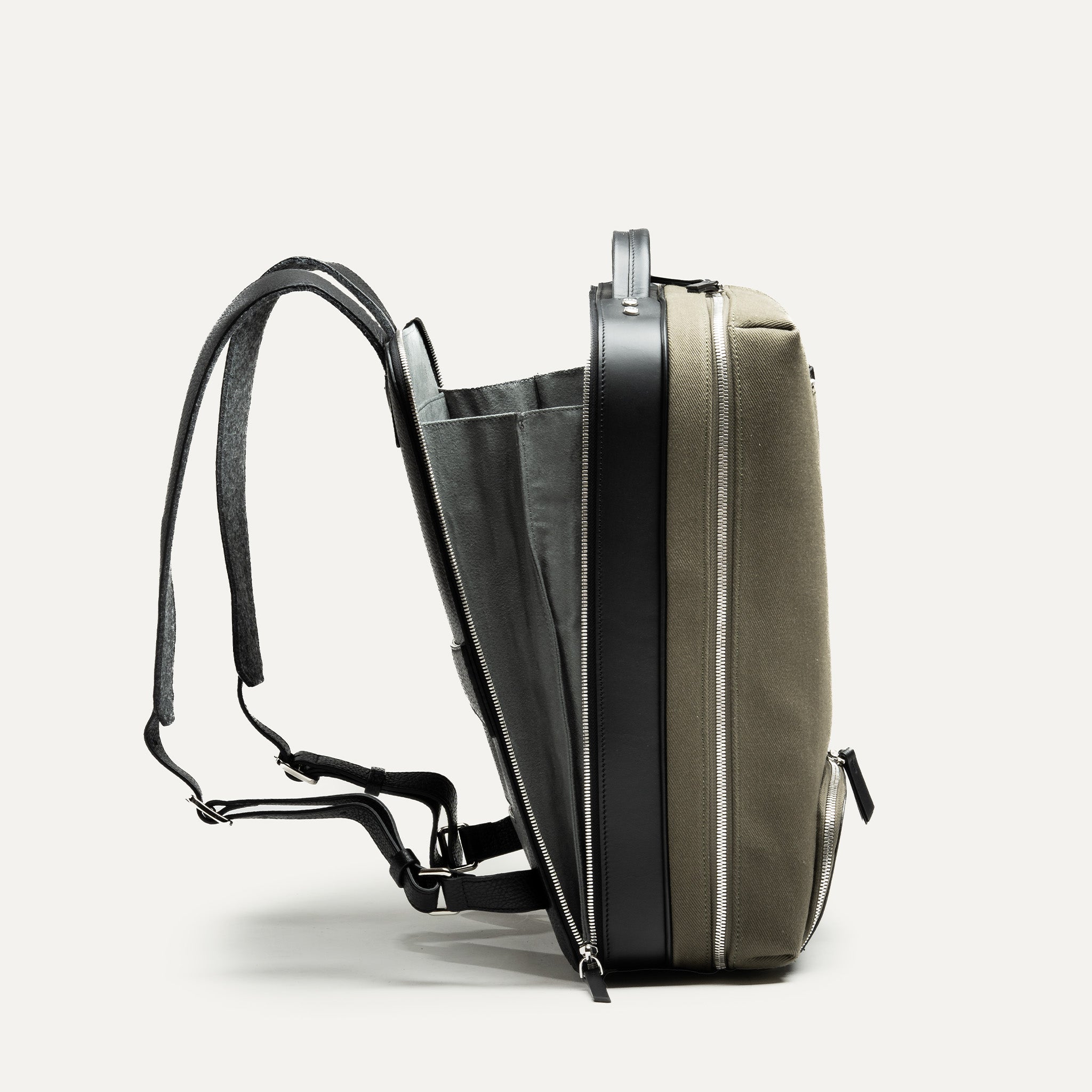 Sac à dos homme travail avec séparation nette entre affaires de bureau et vêtements