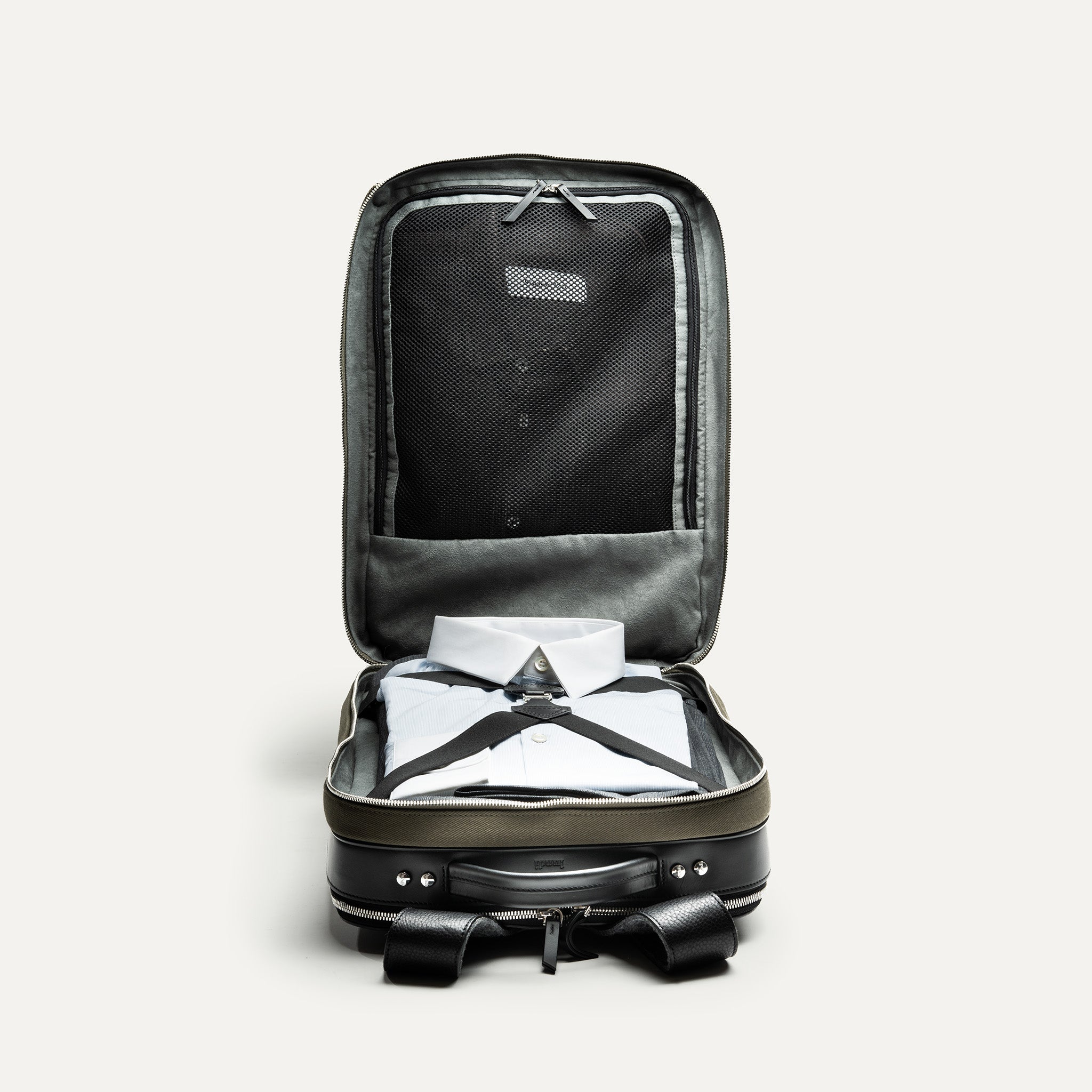 Sac à dos professionnel homme avec un compartiment vêtements structuré pour tenue de rechange