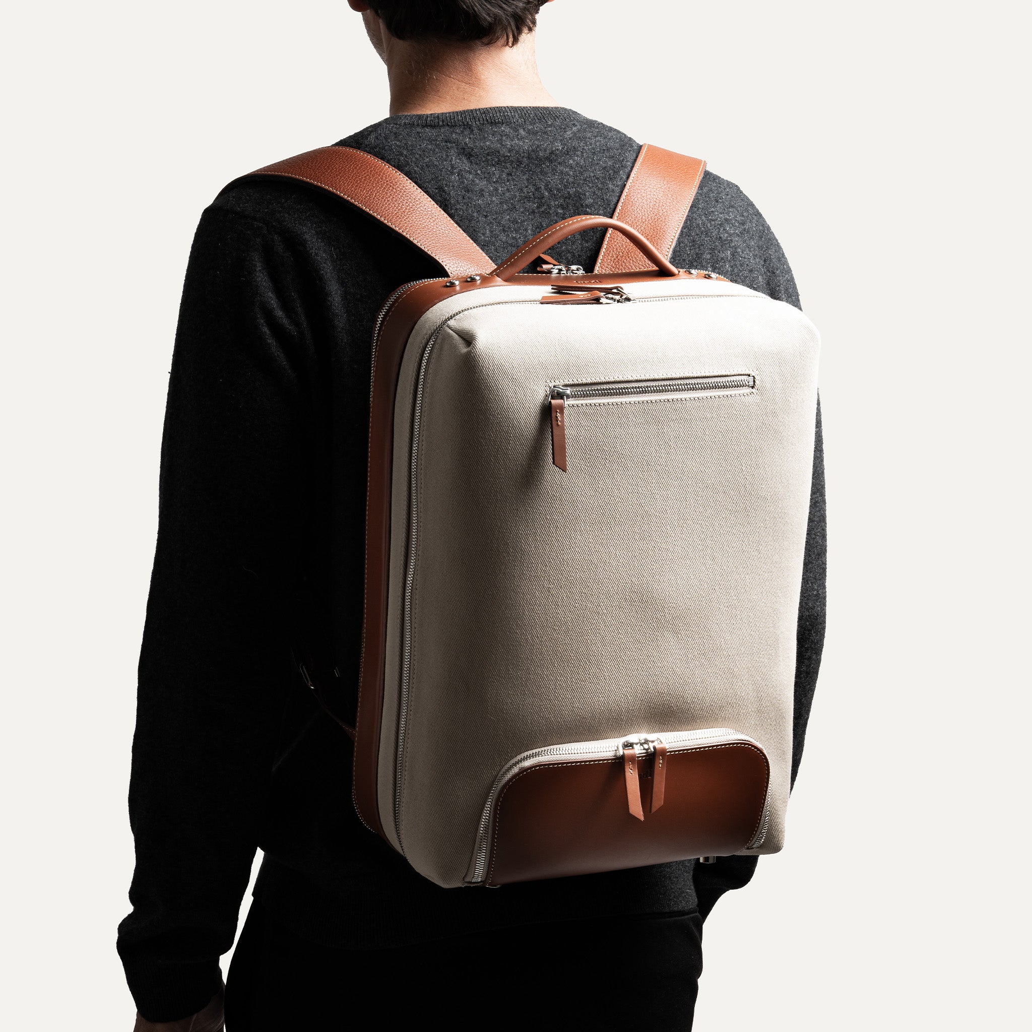 Sac à dos luxe homme en cuir adapté à un usage professionnel ou décontracté.