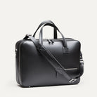 Attaché case conçu pour 36 heures équipé d'une bandoulière fonctionnelle et confortable.