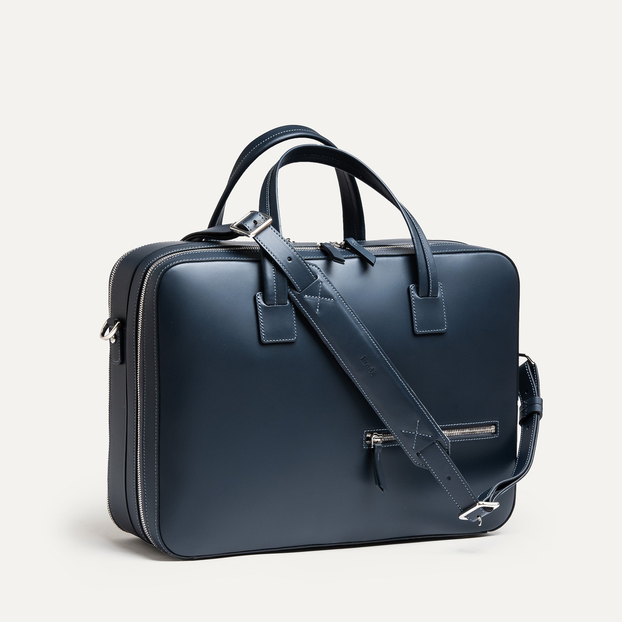 Sac ordinateur spacieux équipé d'une bandoulière ultra confortable.