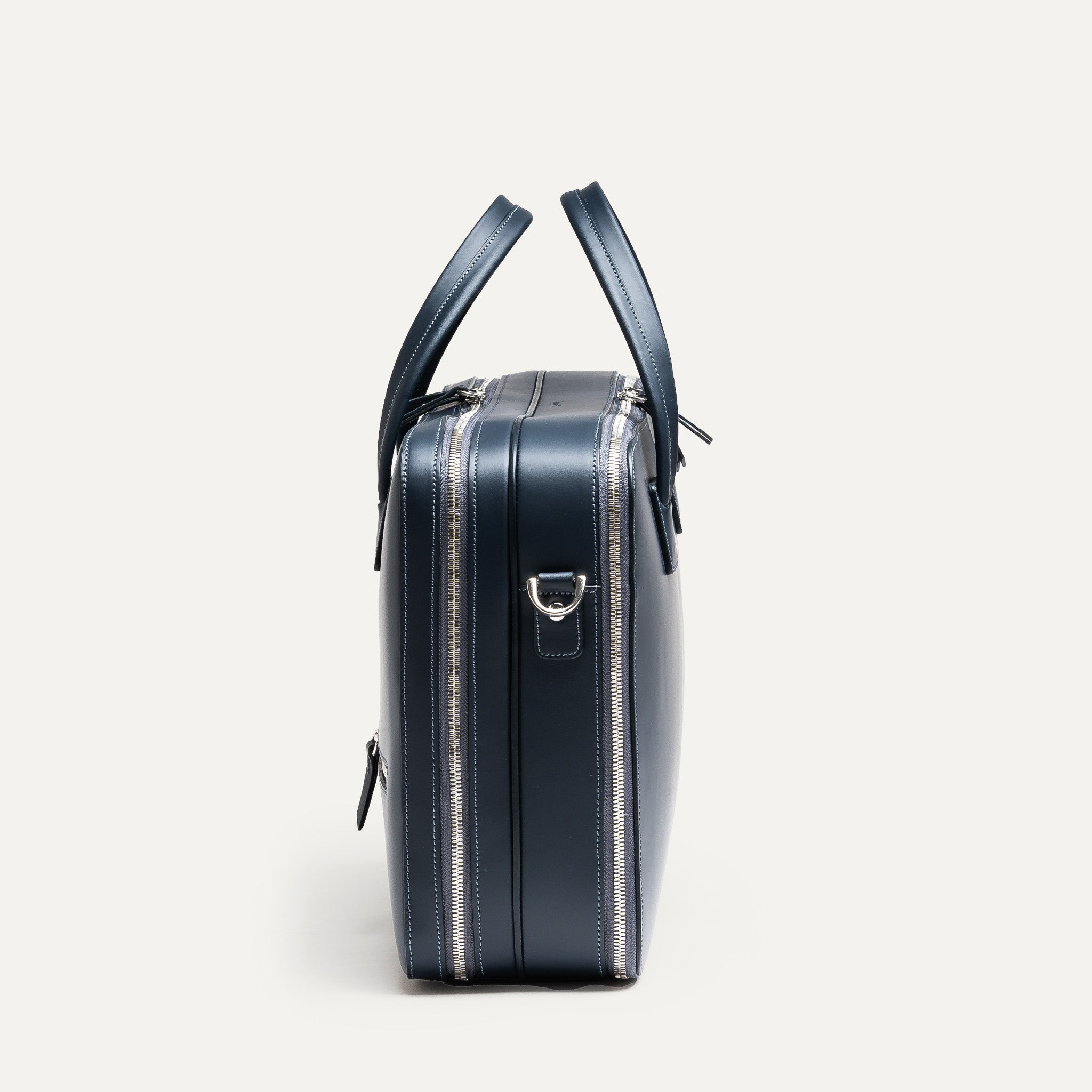 Attaché de case lundi : Dimensions intérieures : Longueur 41 cm / Largeur : 29 cm / Profondeur : 6 cm.