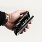 Portefeuille homme luxe avec monnaie, cartes et billets, format zippé pratique.