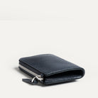 Compact leather wallet with zipper closure, ideal for men and women