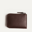 Portefeuille en cuir marron du modèle CLOVIS par lundi conçu pour être élégant et fonctionnel dans votre quotidien.