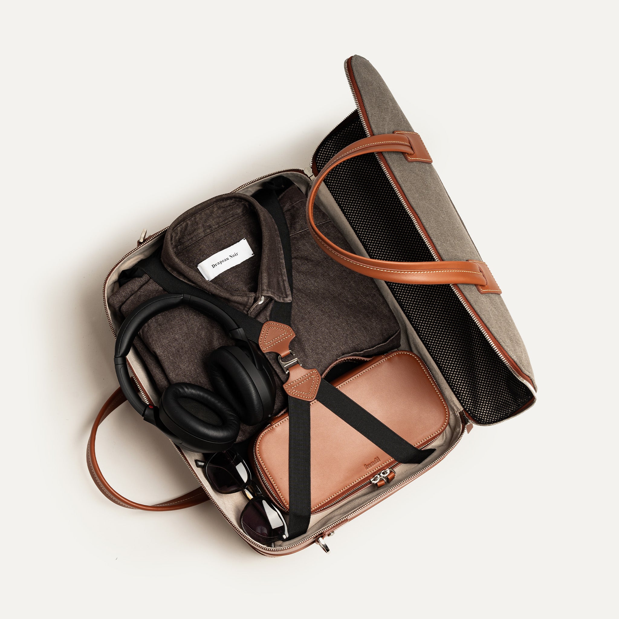 Sac cuir homme spécialement conçu pour un déplacement de deux jour et une nuit.