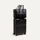 Briefcase pensé par lundi pour être pratique même en déplacement avec son passant trolley.