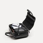 Briefcase noir pour homme montrant son organisation intérieure