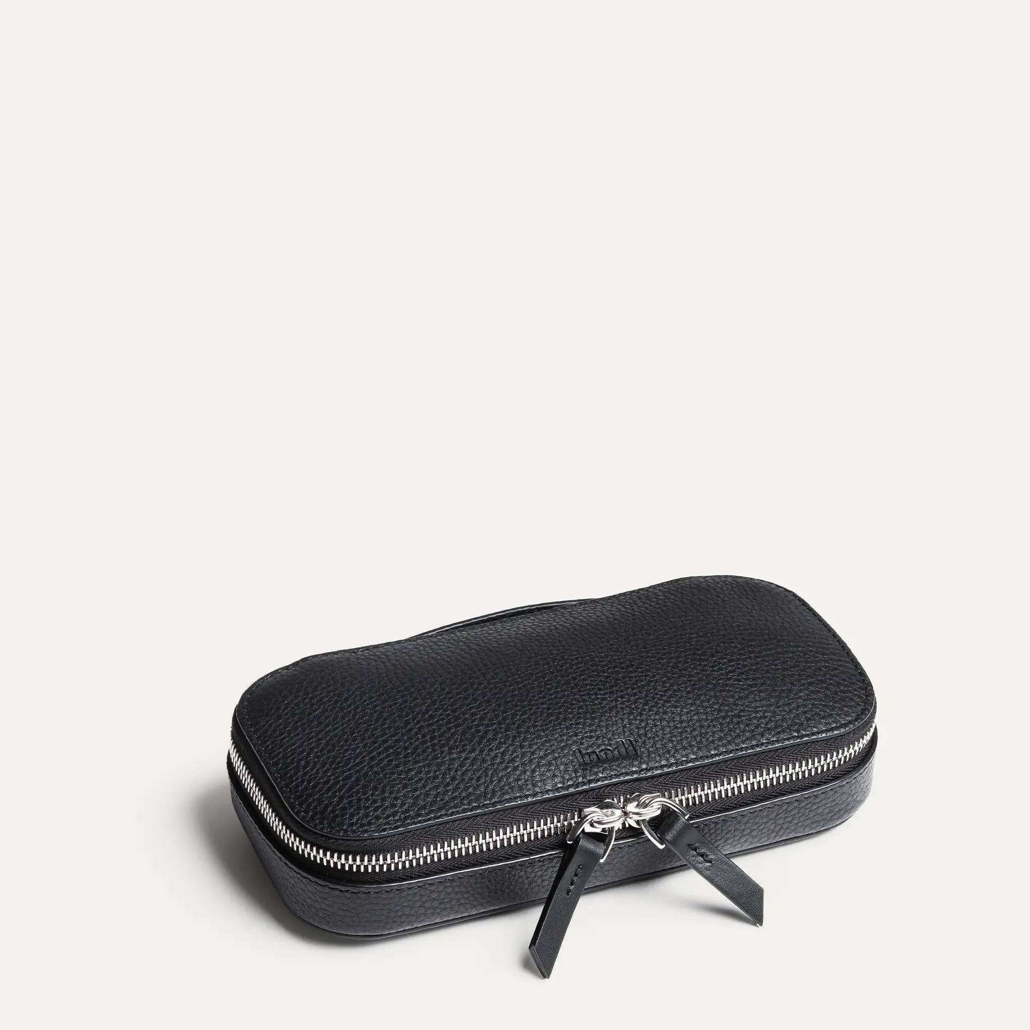 Trousse de toilette en cuir grainé noir et intérieur en Alcantara