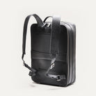 Sac à dos en cuir homme avec passant trolley intégré et poche sécurisé pour le passeport