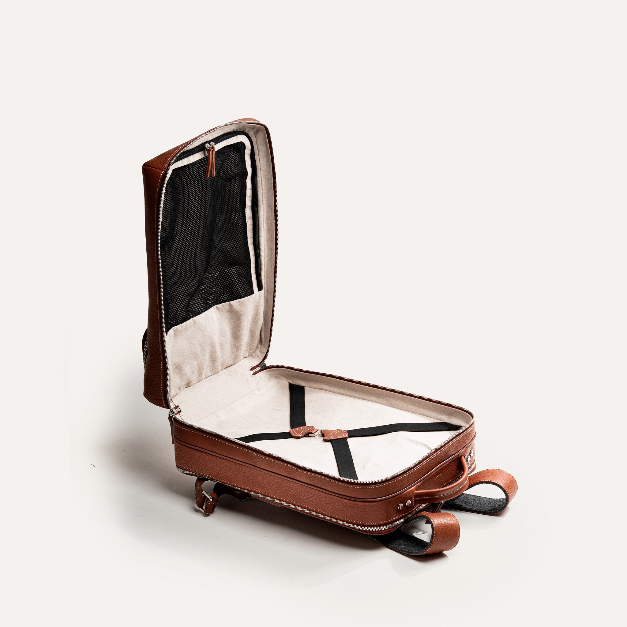 Sac à dos de voyage à dos, compartiment principal spacieux avec sangles de maintien