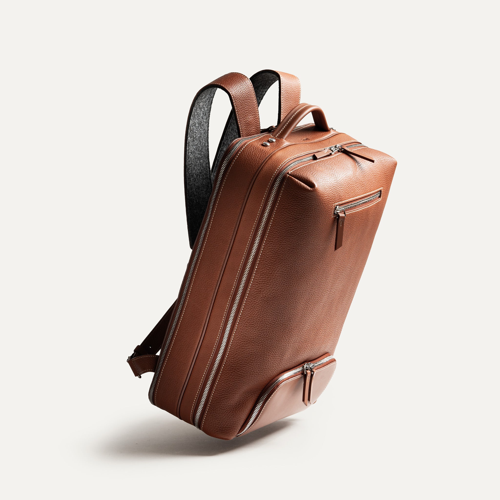 Sac à dos tendance homme en cuir pleine fleur, allure urbaine et sophistiquée