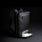 sac à dos cabine cuir avec poche basse tech, idéal pour accessoires de travail.