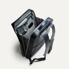 sac à dos en cuir homme avec compartiments fonctionnels pour ordinateur et accessoires.