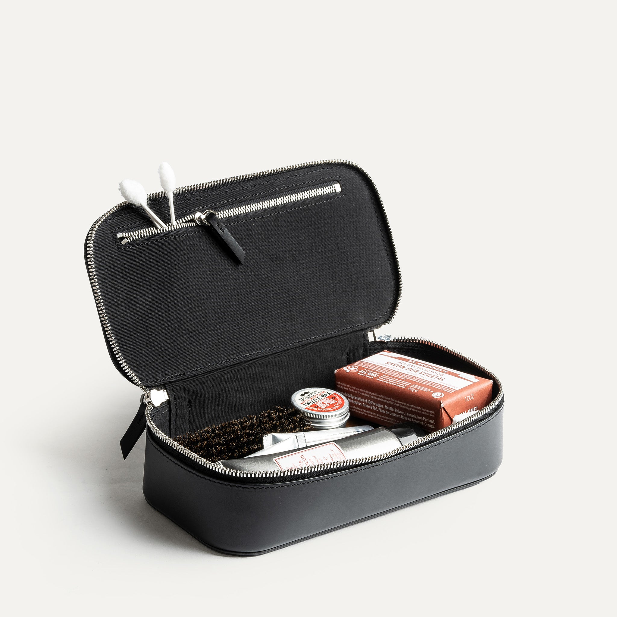 Trousse de toilette homme luxe avec une capacité de rangement pratique pour vos accessoires.