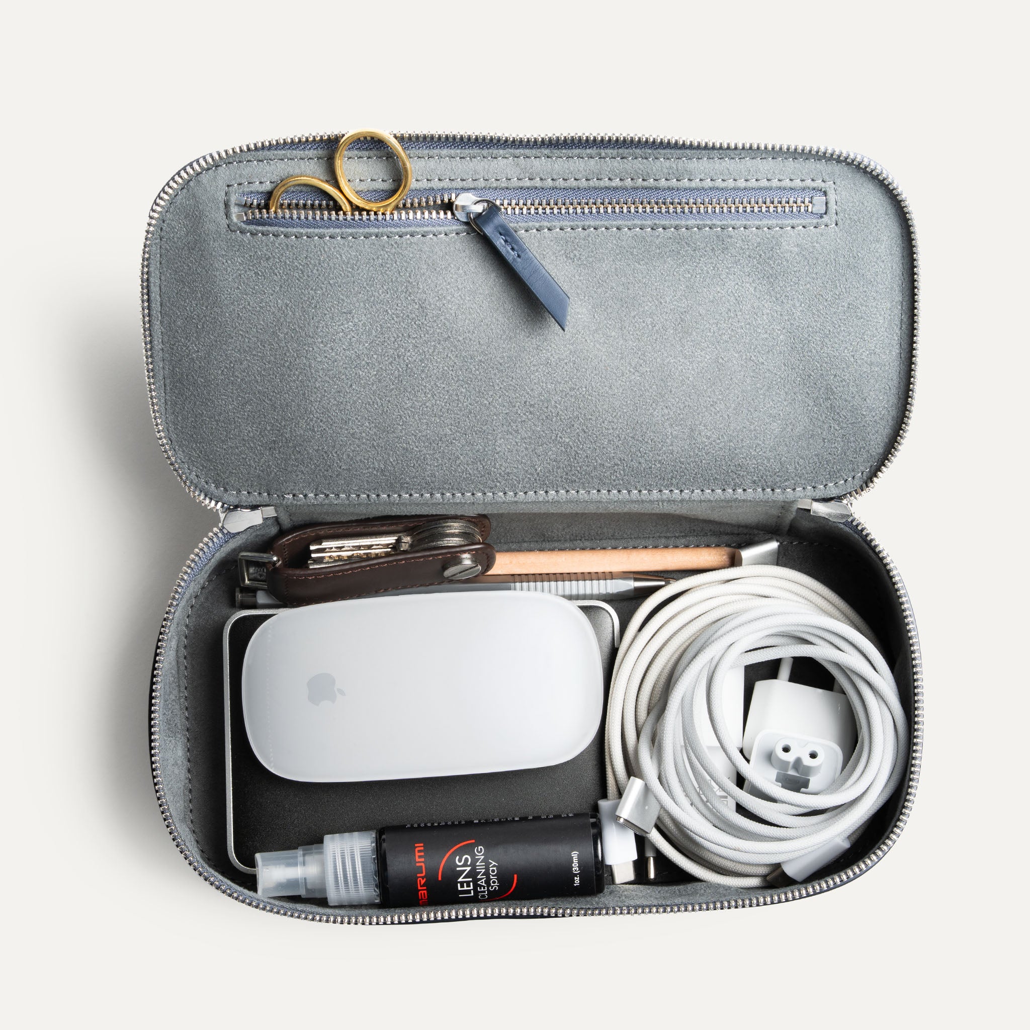 Trousse de toilette cuir pour homme pensé par lundi pour être pratique et fonctionnel.