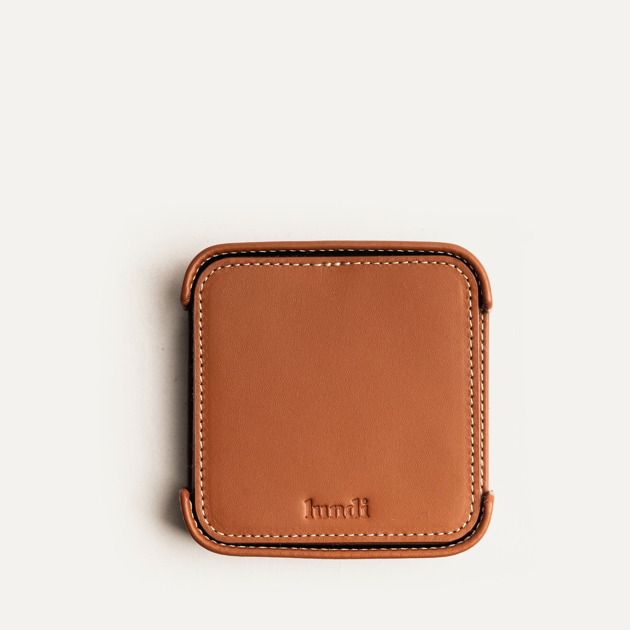 Dessous de verre personnalisé avec gravure sur cuir, cadeau élégant.
