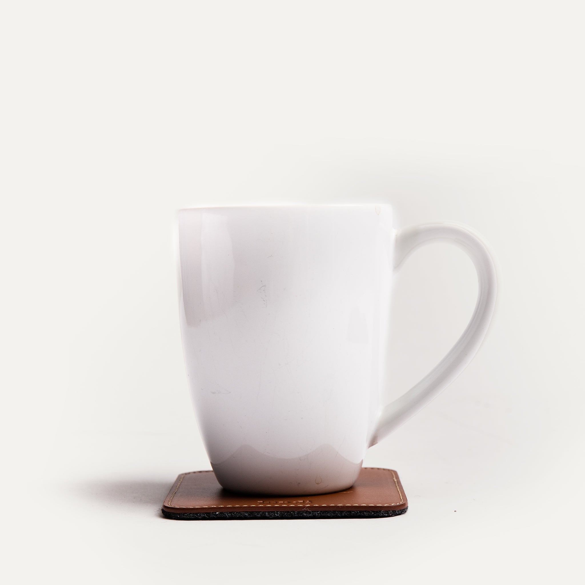Sous tasse pensé par lundi pour votre bureau.