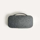 Le feutre est une matière raffinée qui se marie très bien au cuir.