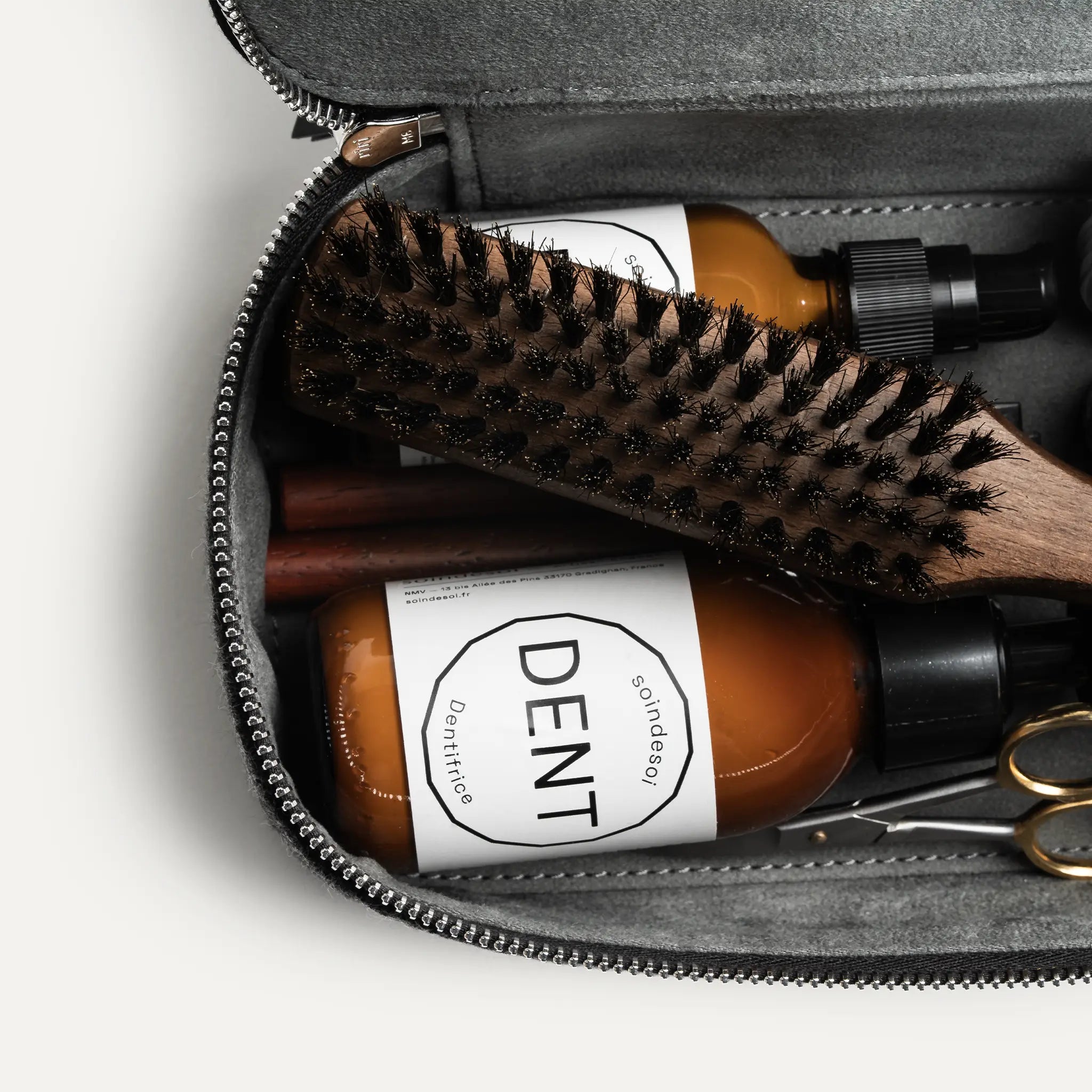 Tous vos essentiels de toilette trouveront leur place dans cette trousse de toilette