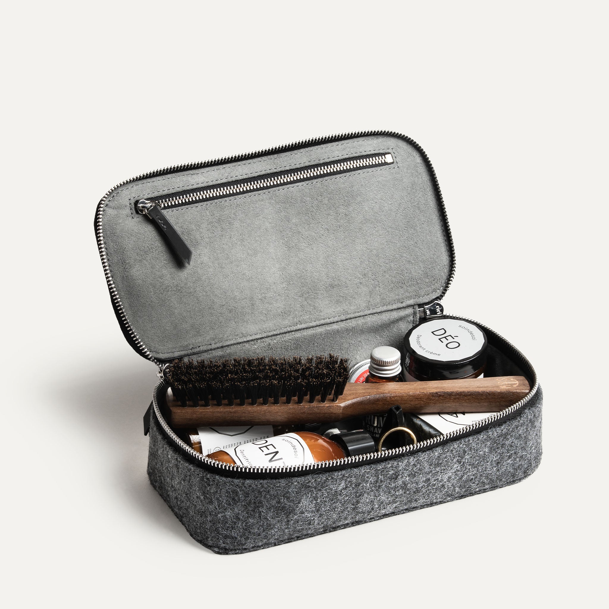 Trousse de toilette avion compacte en cuir noir