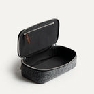 Trousse de toilette lundi avec un compartiment fonctionnel.