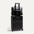 Sac ordinateur homme en cuir noir avec passant trolley idéal pour vos déplacements pro.