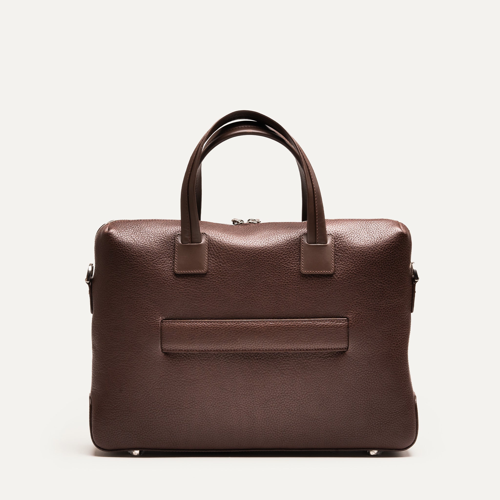 Cartable cuir homme marron avec passant pour trolley, élégant et pratique pour les déplacements.