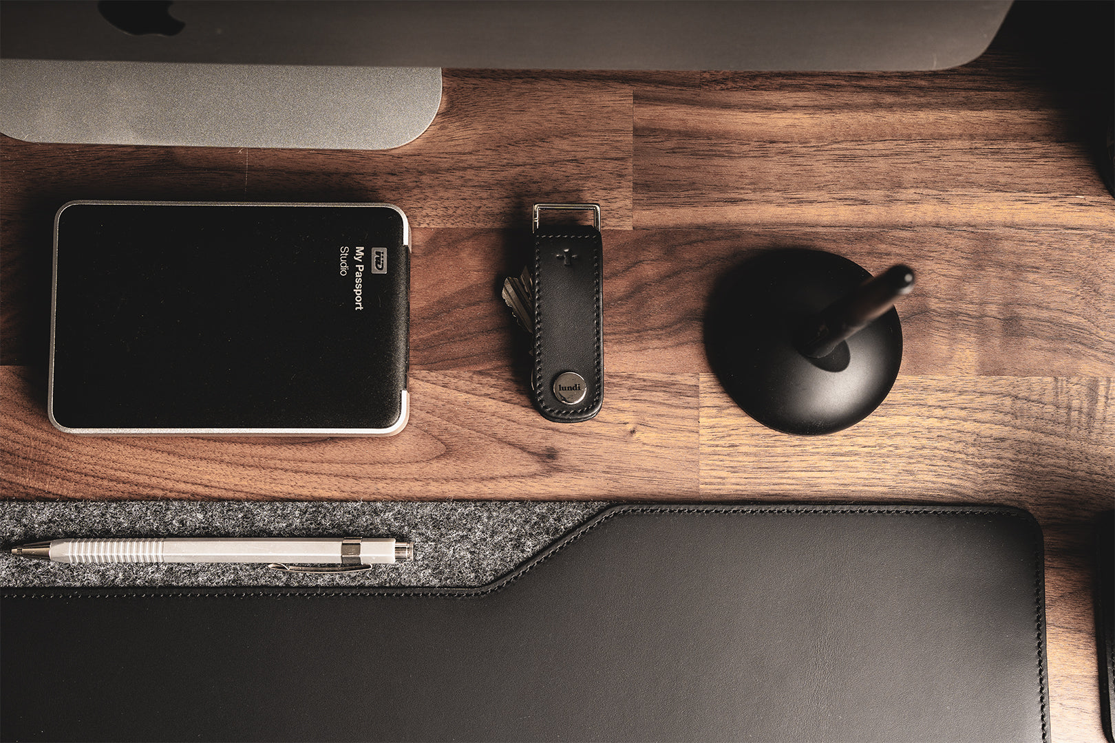Sous main, modèle LILIO en cuir noir, ultra élégant pour votre bureau