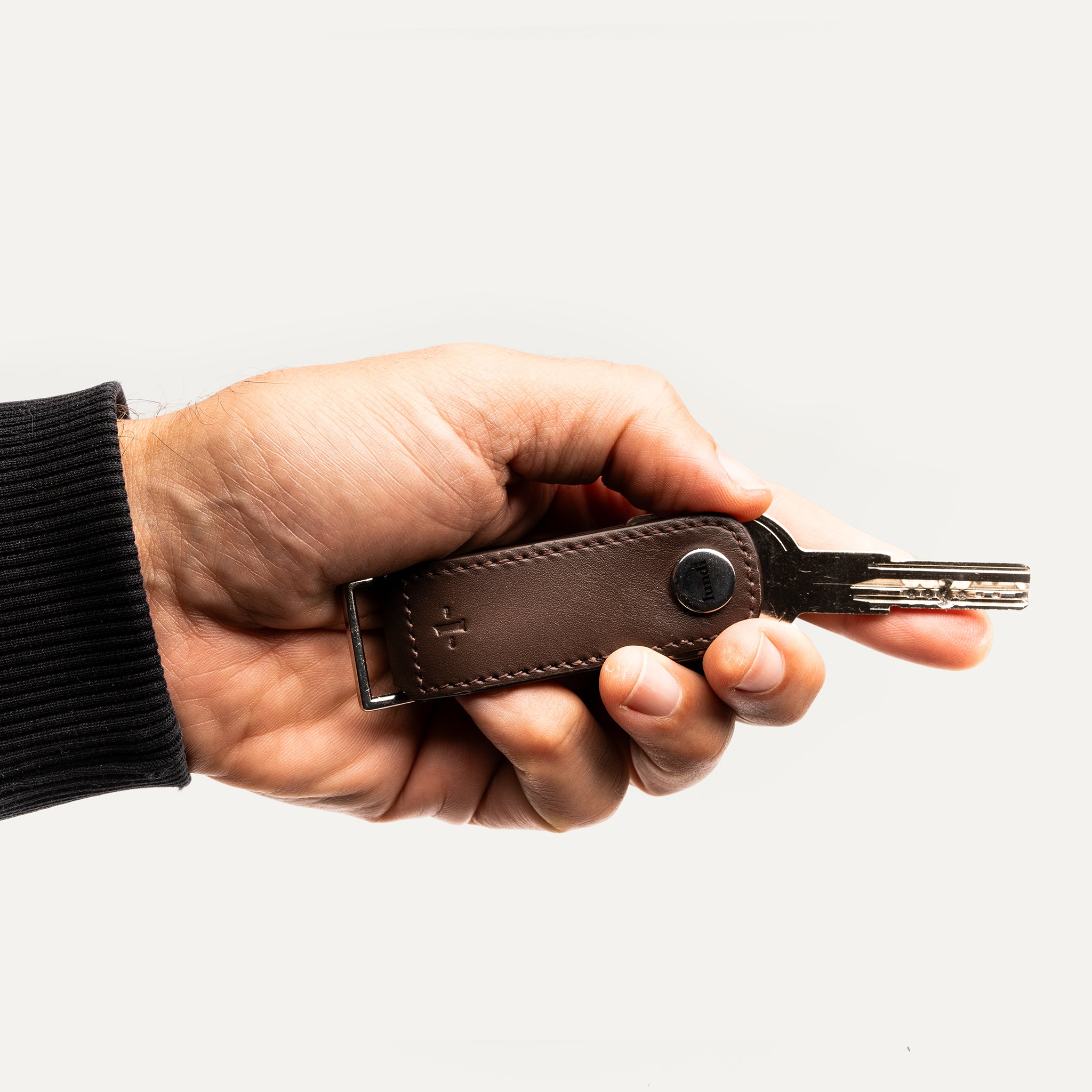 Porte clé lundi, modèle LUCIO, en cuir semi végétal, 3 à 7 clefs de capacté.