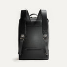 Sac à dos tendance homme en cuir noir, avec rangement passeport et pour ordinateur.